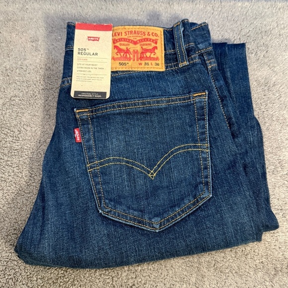 Levi's Other - Levis 31w
Brand new